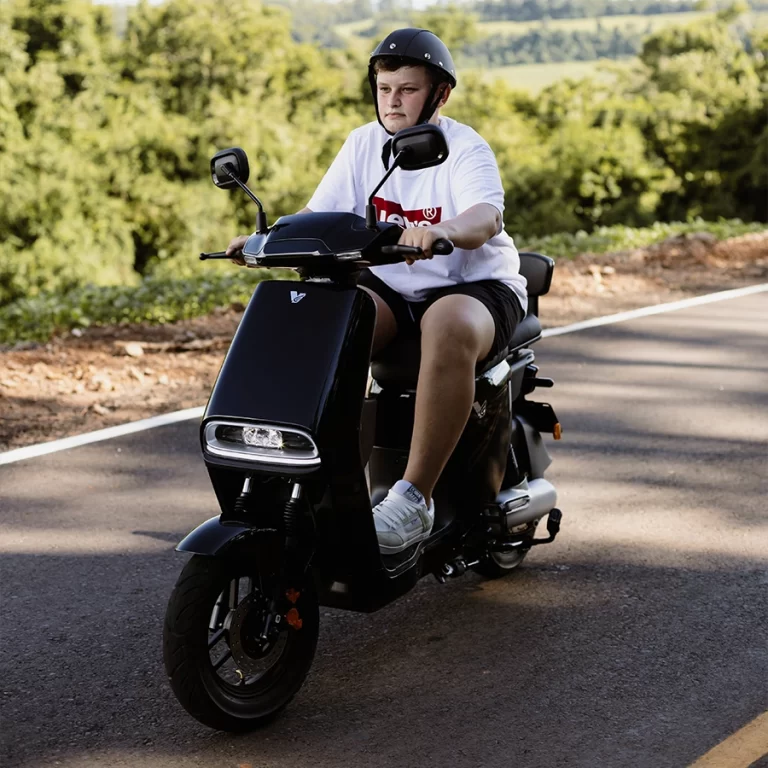 Moto Elétrica Preta - Com foto ambiente - ZTT